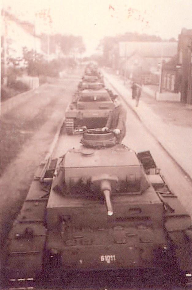 Pz.Kpfw. III Ausf.F(U) 5cm (Fgst.Nr.61011) {001}{a}.jpg